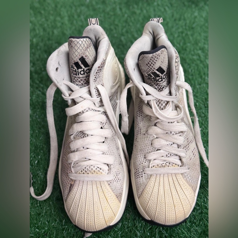 adidas D‎ Rose 5 Boost
White Tan Snakeskin Size 10